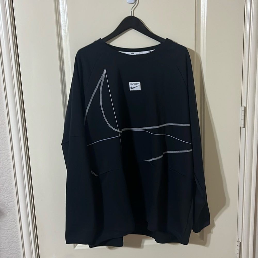 Nike Dri-Fit- Crewneck sweatshirt with contrast stitching. Size 3XL